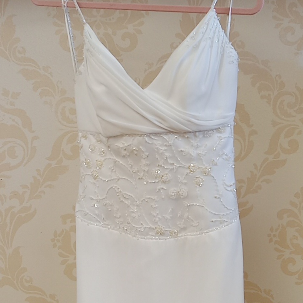 Maggie Sottero size 4 destination wedding gown - Picture 2 of 9